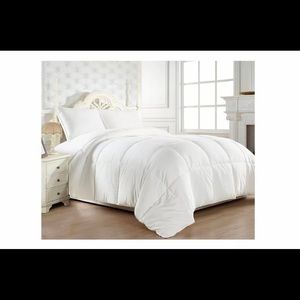 One piece goose alternative Cal King comforter